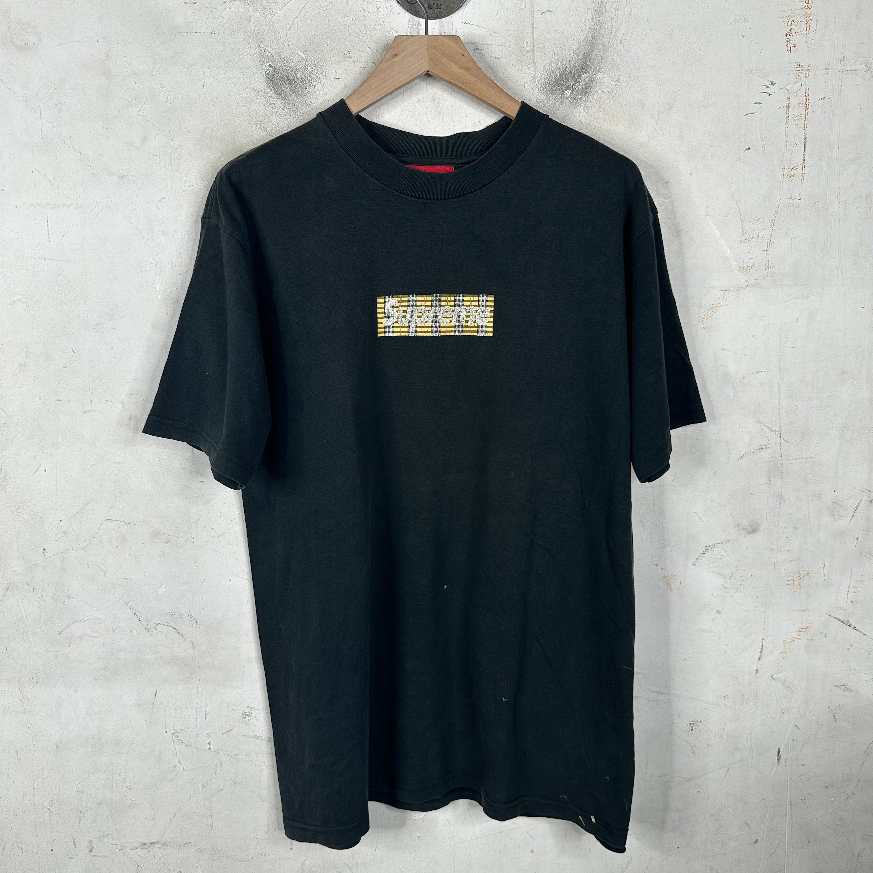 Supreme/Burberry Box Logo Tee Black Mサイズ Buy Supreme x Burberry Box Logo Black Tee | Hype Fly India