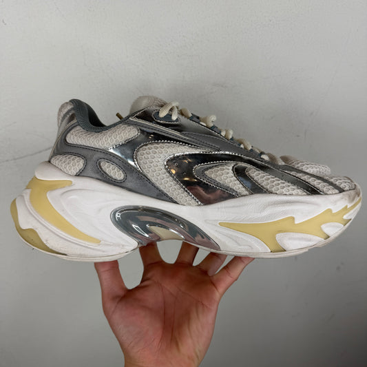 Type Various Zero White/Silver Sneakers