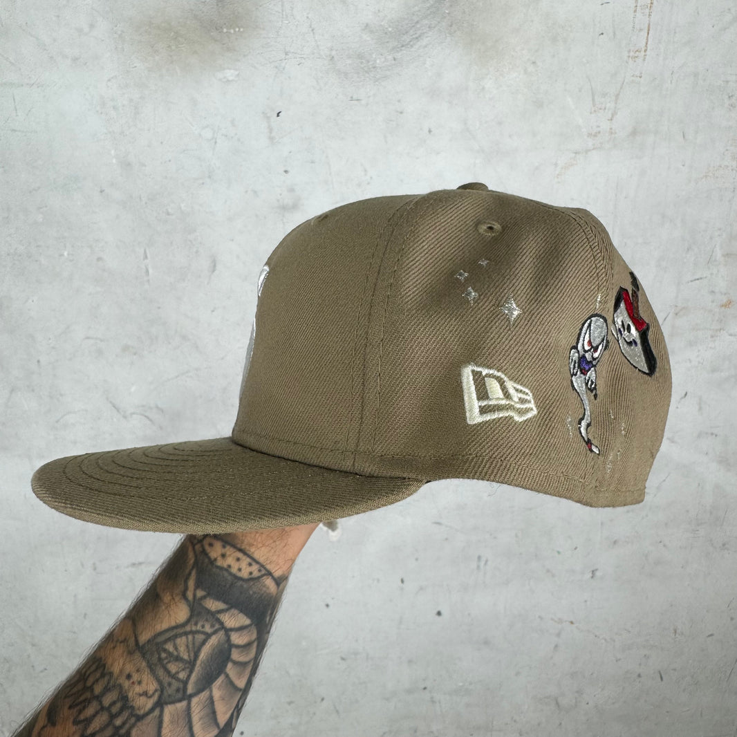 Supreme Beige S Characters Fitted