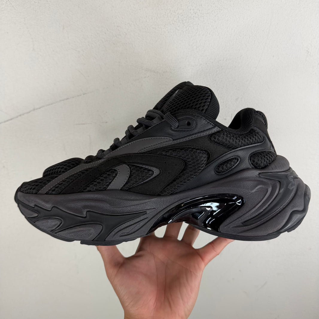 Type Various Black Zero Sneakers