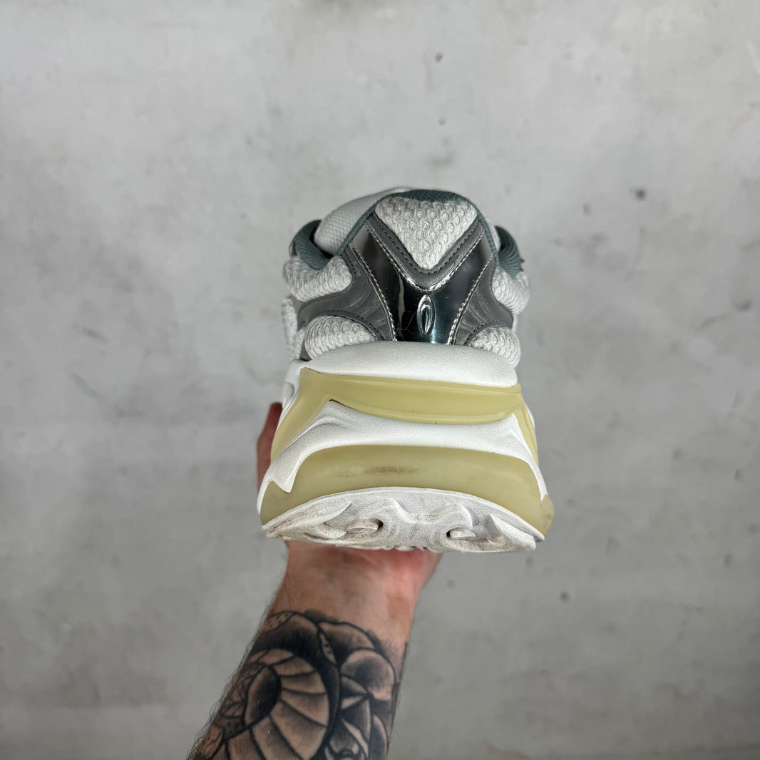 Type Various White Zero Runners