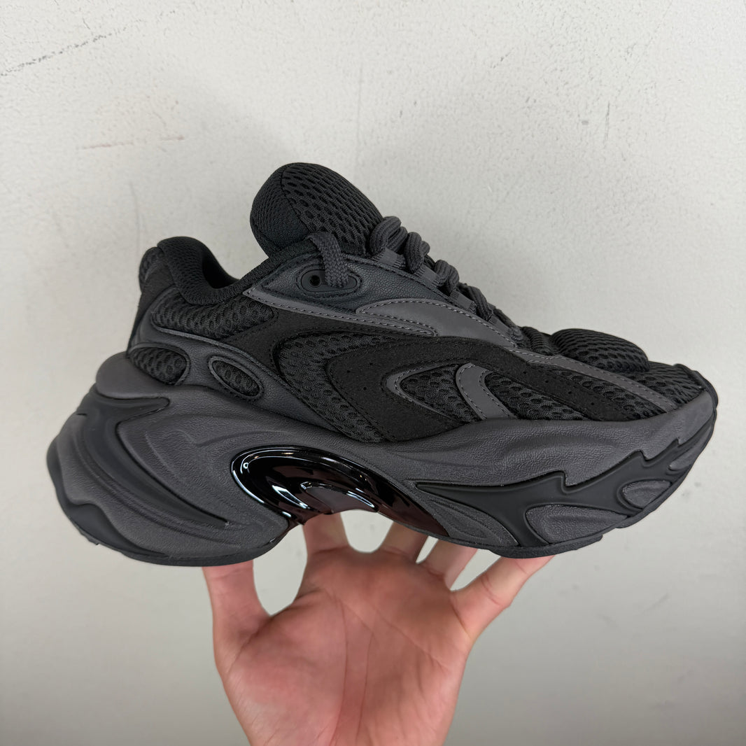 Type Various Black Zero Sneakers