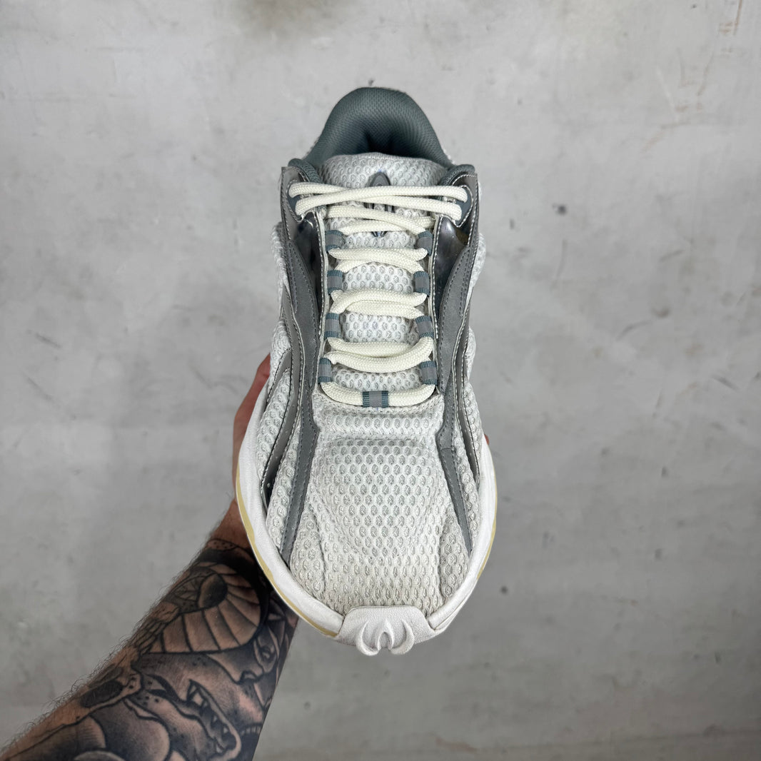 Type Various White Zero Runners