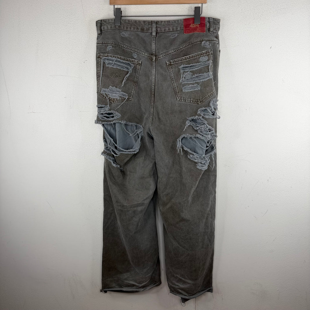 424 Big Daddy Distressed Gray Jeans