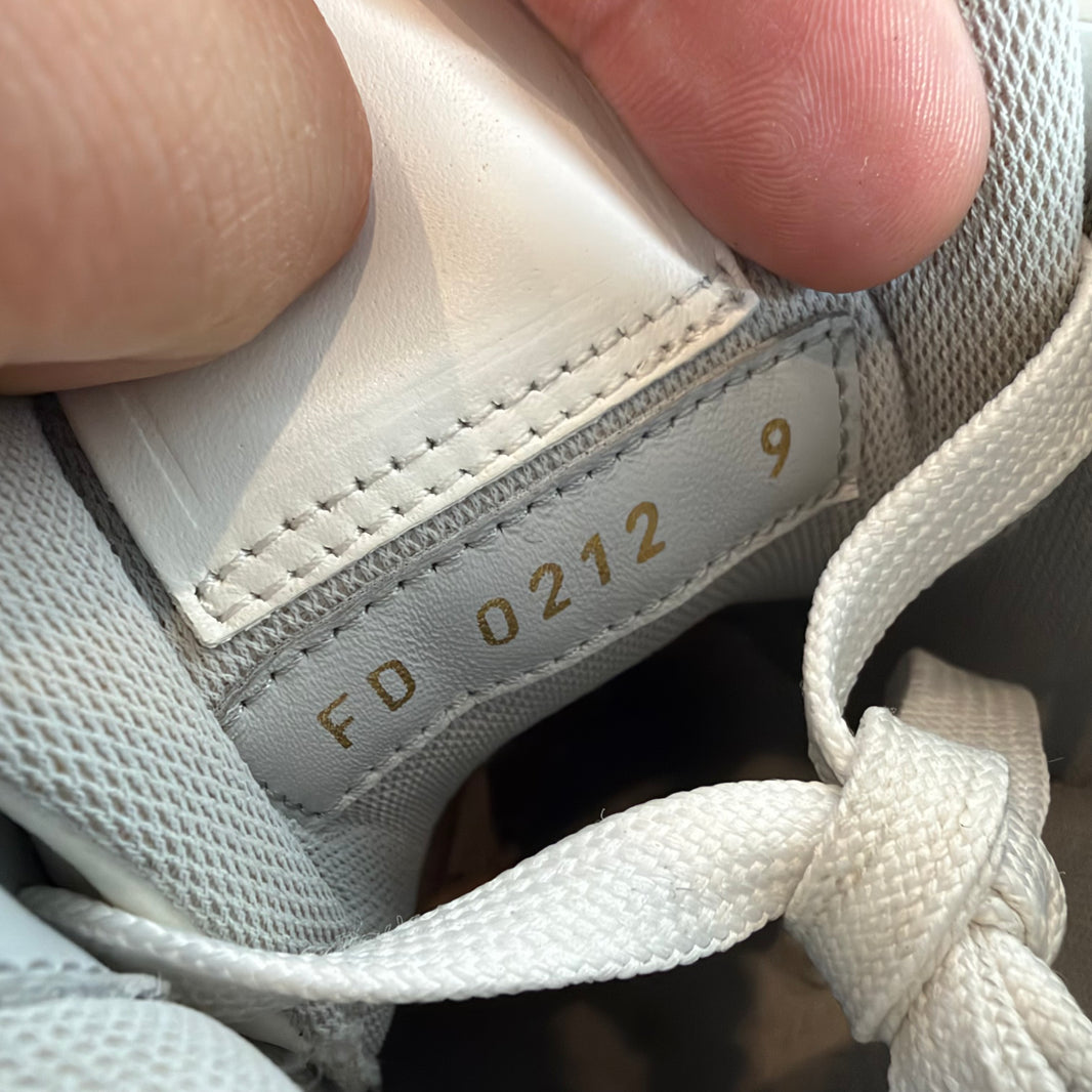 Louis Vuitton White/Gray Trainers