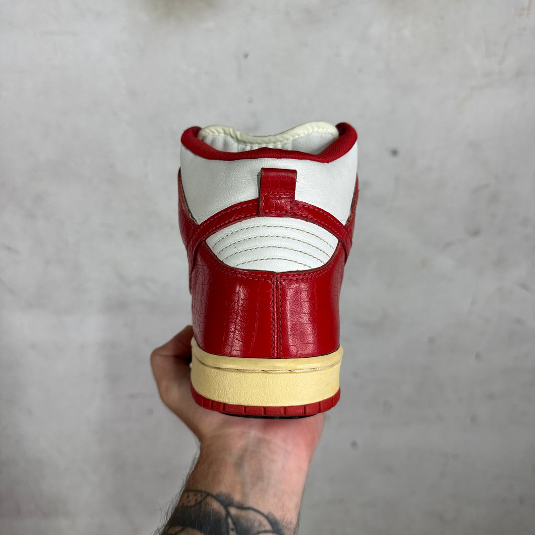 Nike x Supreme SB Dunk High Red Stars
