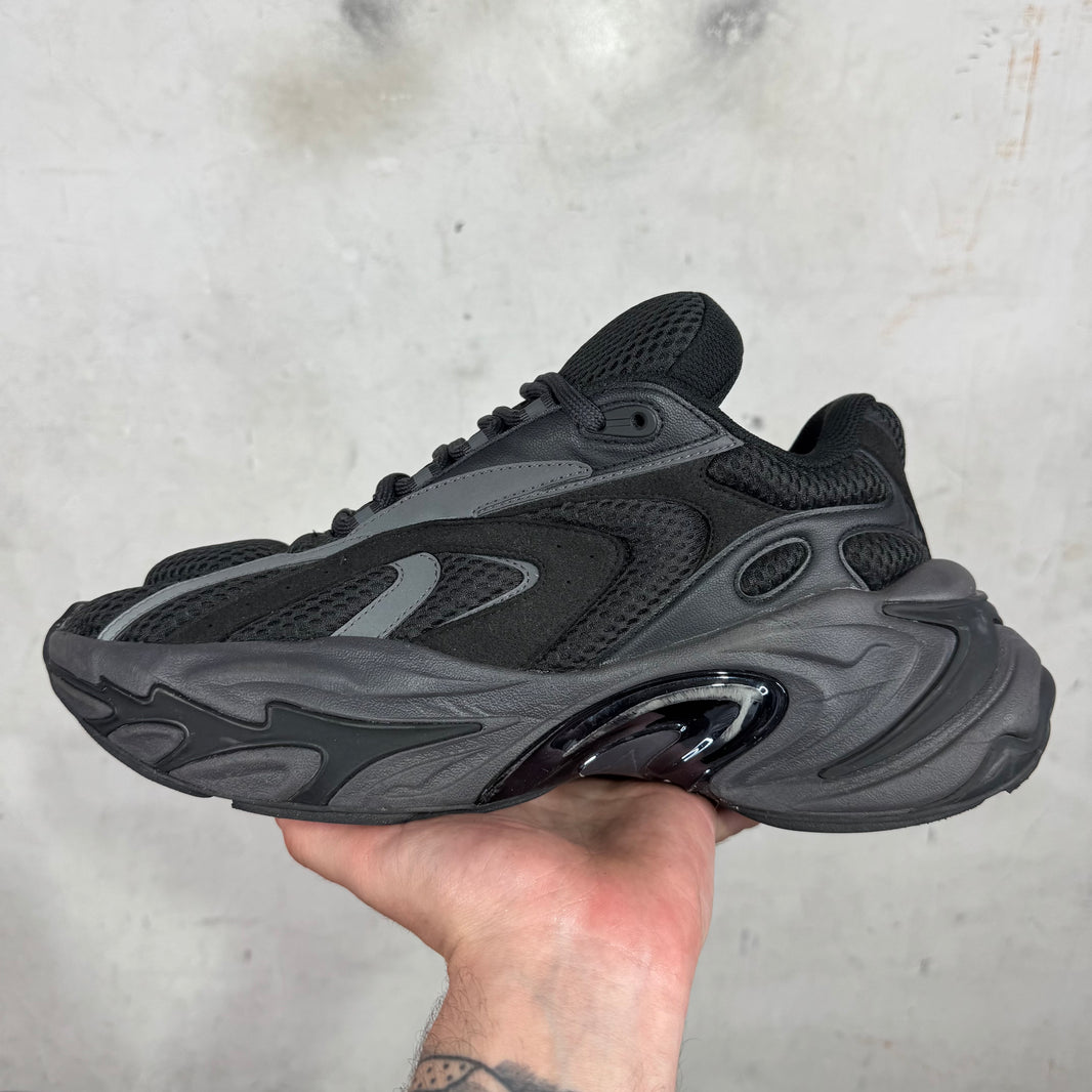 Type Various Black Zero Sneakers