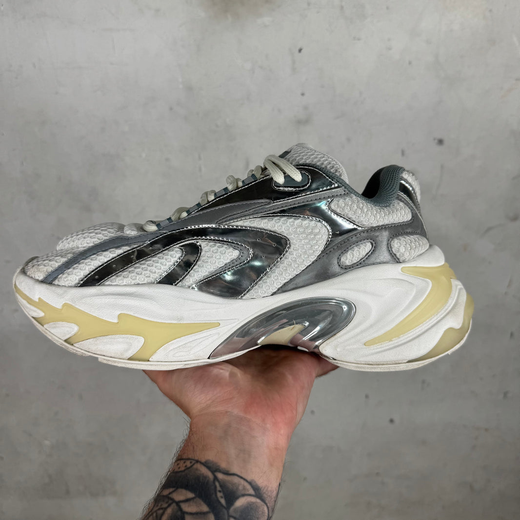 Type Various White Zero Runners