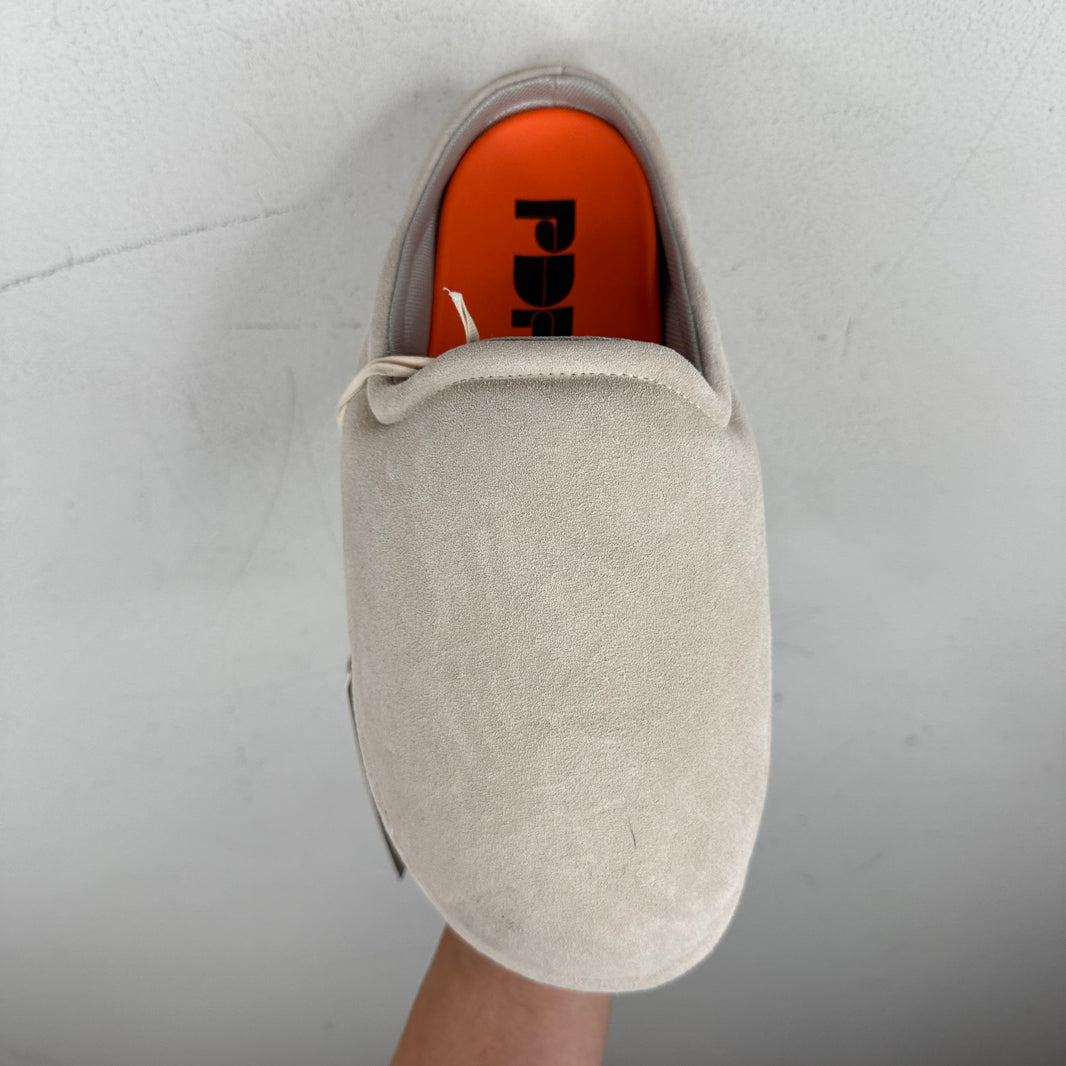 PDFCHANNEL White Mars Slippers