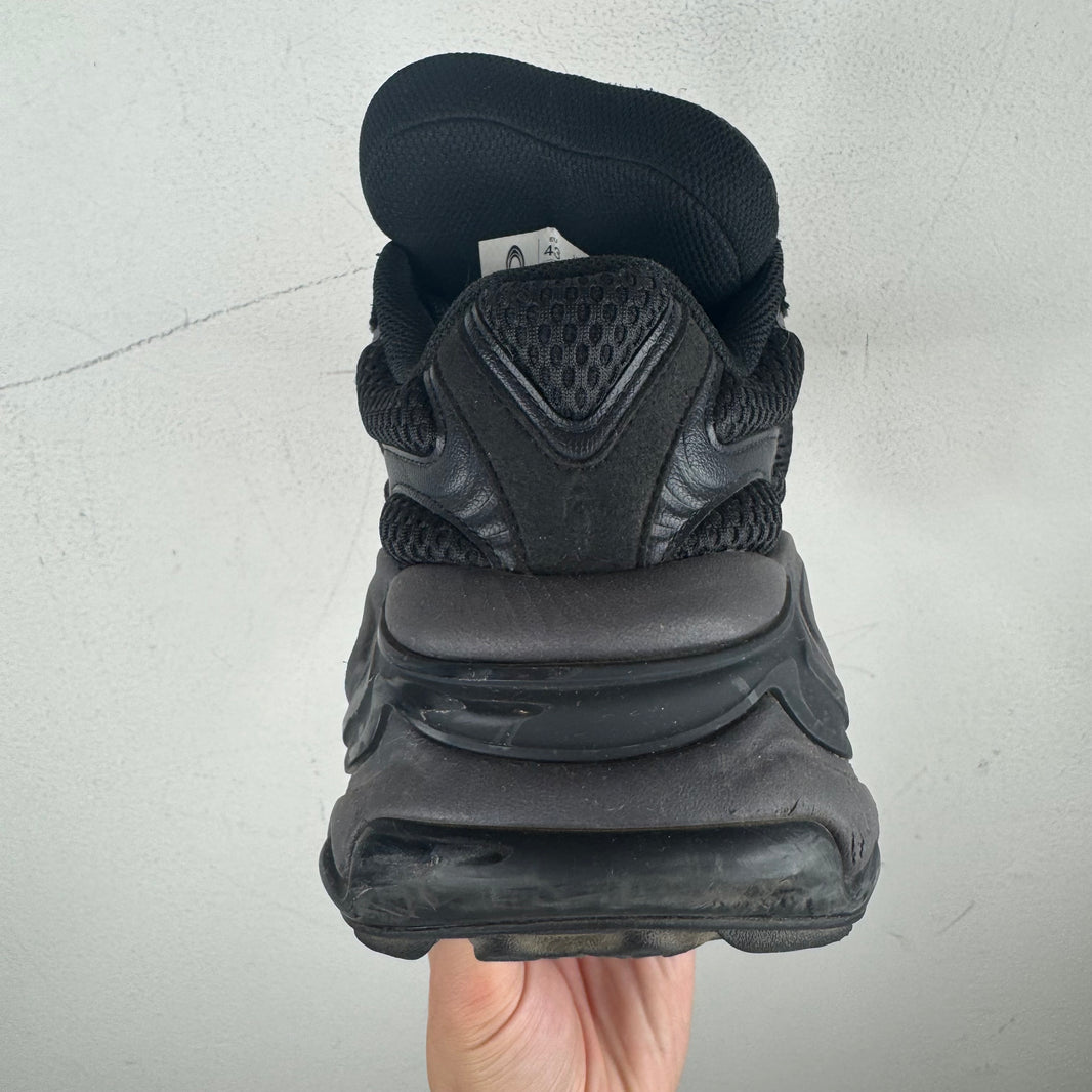Type Various Black Zero Sneakers