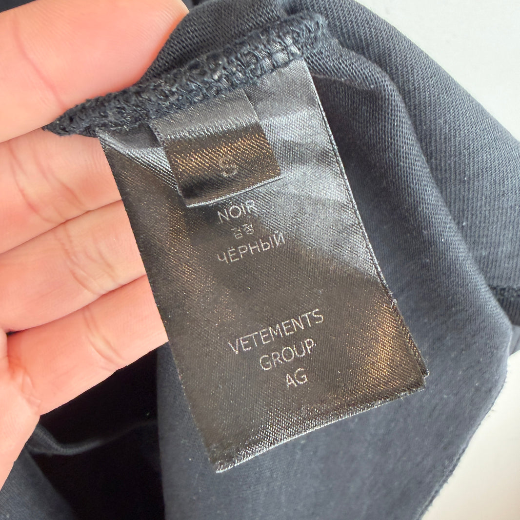 VETEMENTS Black Gothic Logo Longsleeve T-Shirt