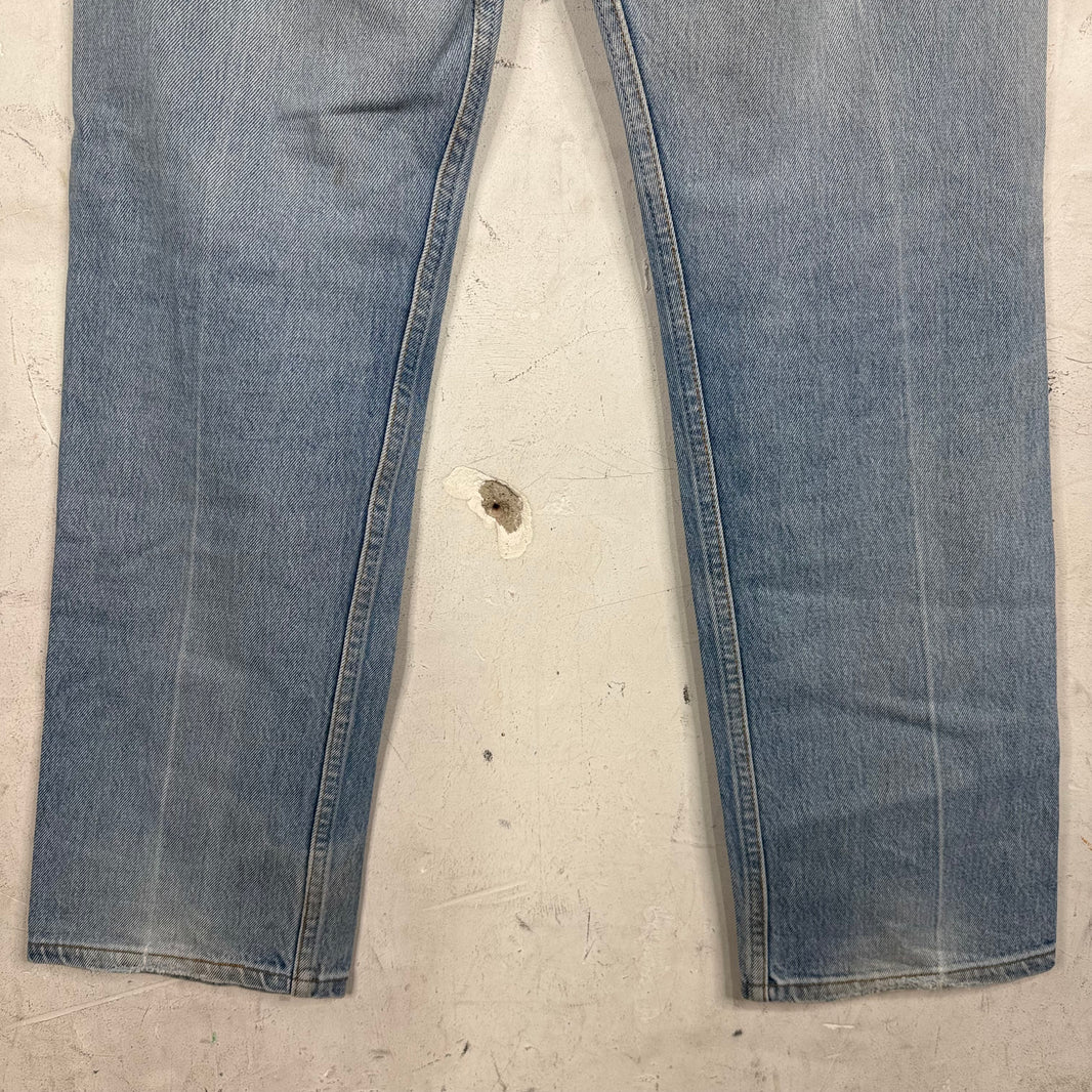 Vintage Levis 501 Lightwash Knee Rip Repair Jeans