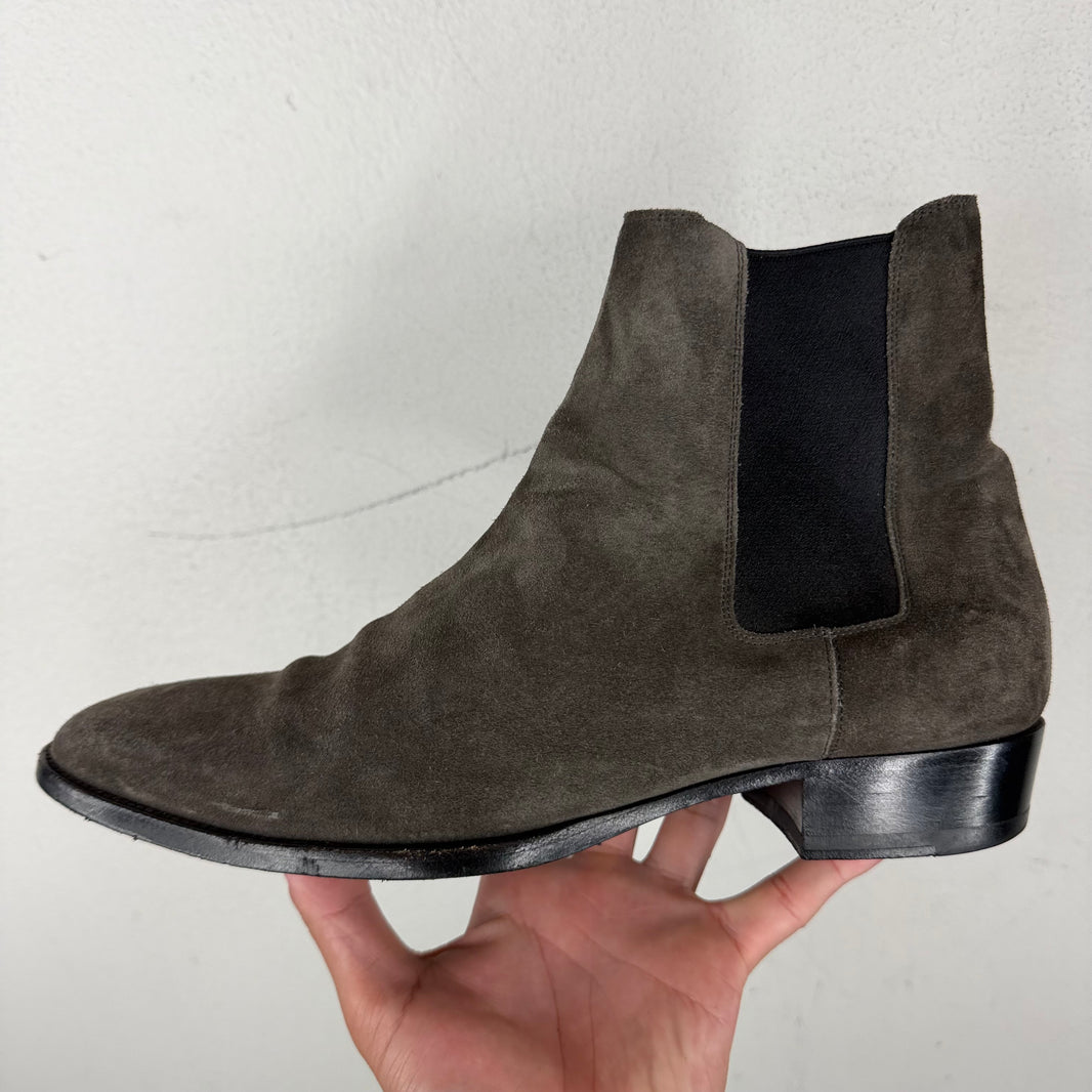 Saint Laurent Chelsea Wyatt Suede Boots