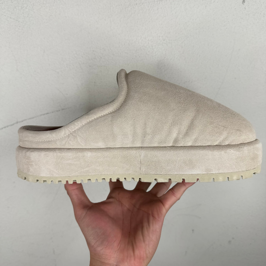 PDFCHANNEL White Mars Slippers