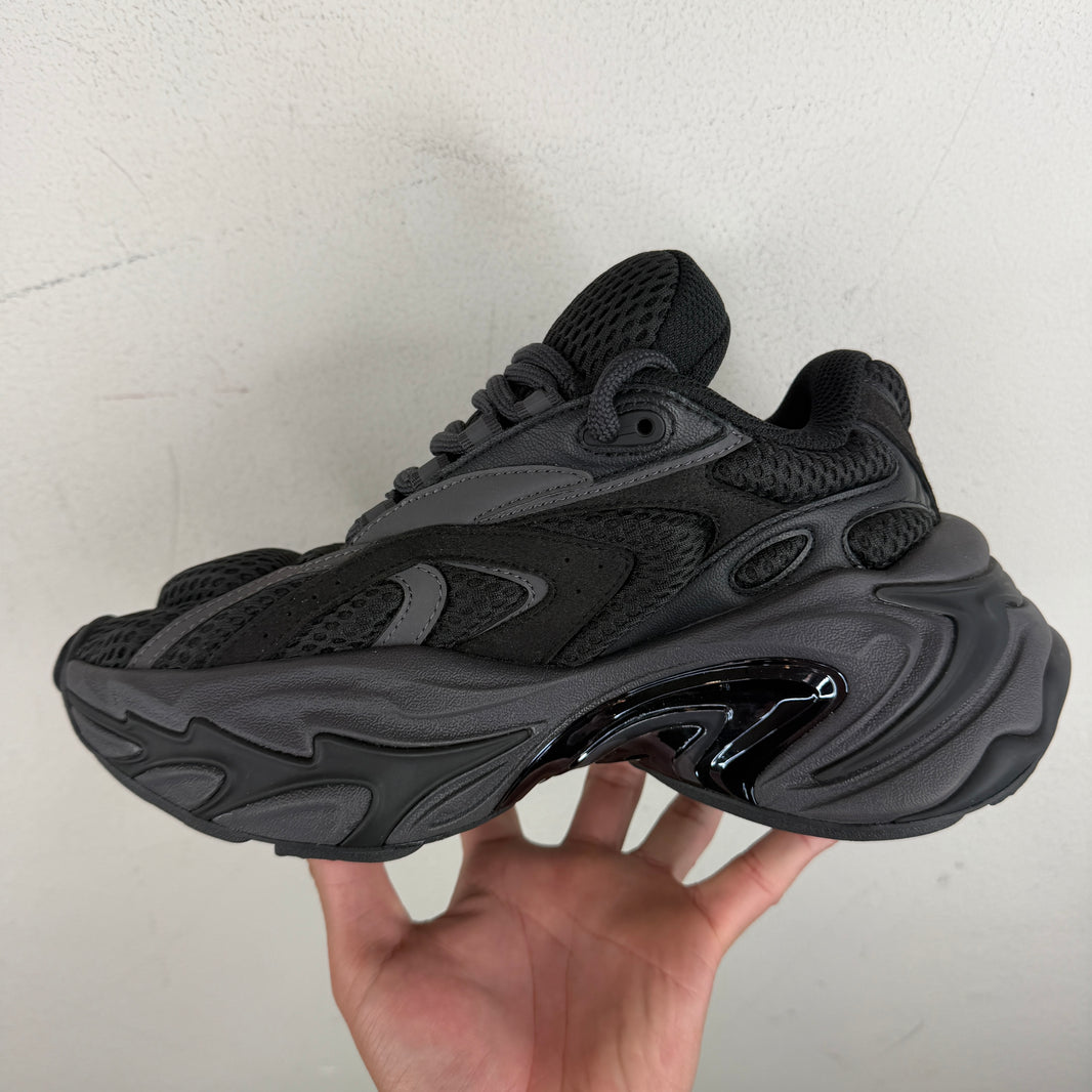 Type Various Black Zero Sneakers