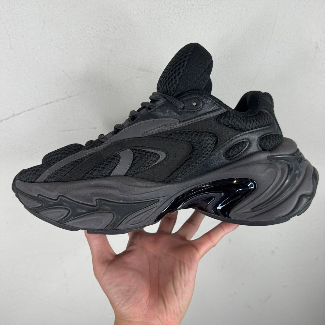 Type Various Black Zero Sneakers