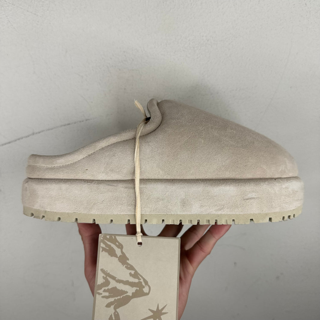PDFCHANNEL White Mars Slippers