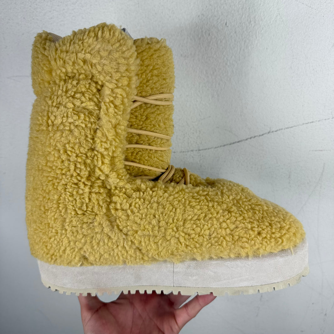 PDFCHANNEL Yellow Venus Fur Boots