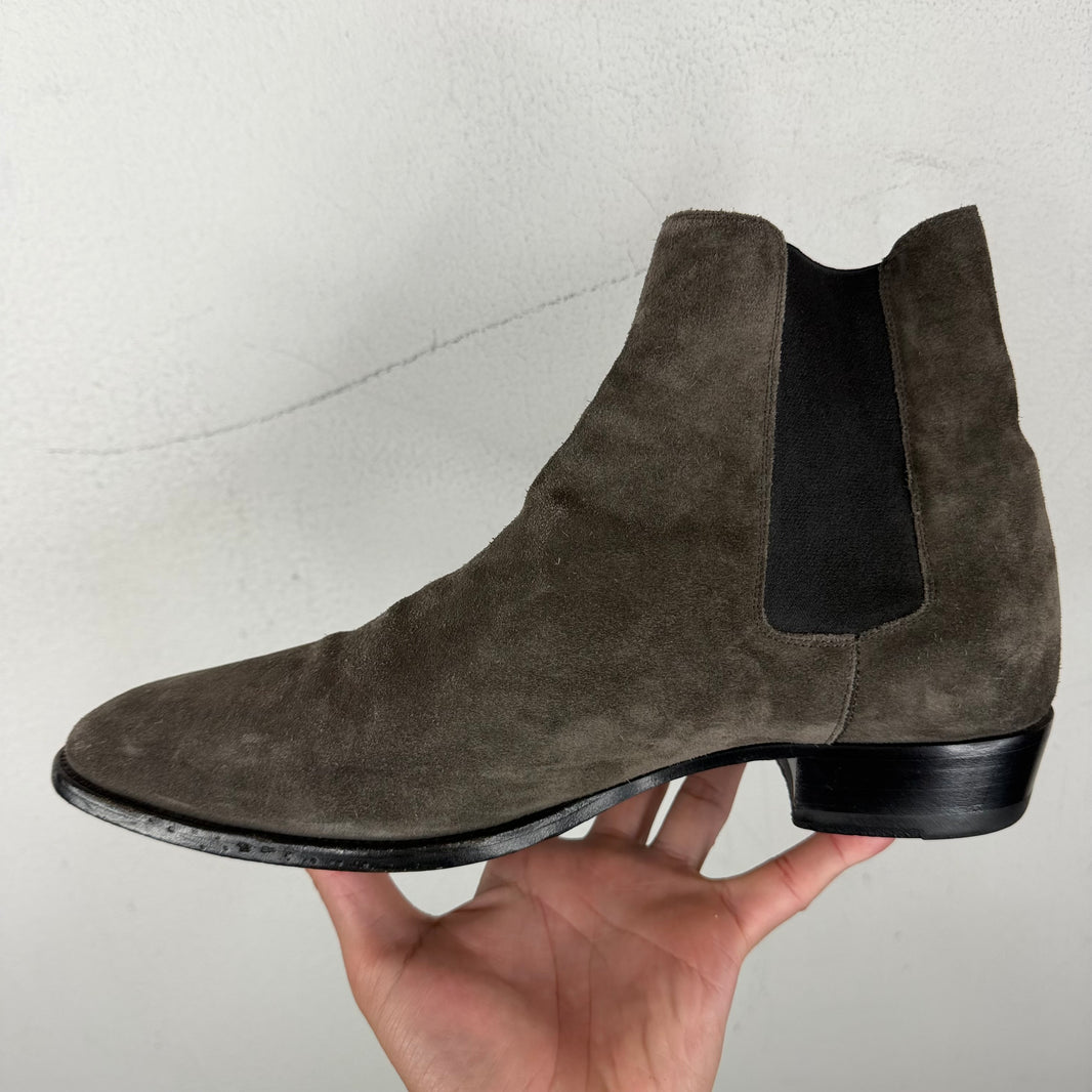 Saint Laurent Chelsea Wyatt Suede Boots