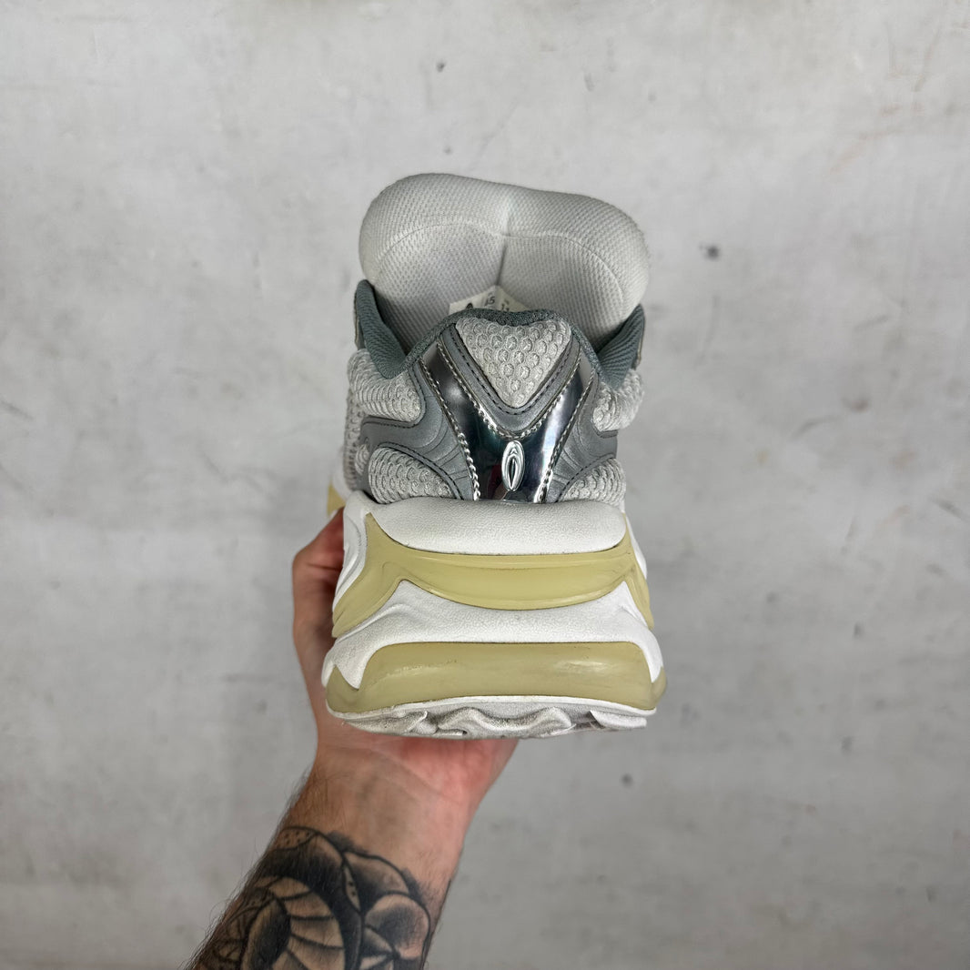 Type Various Zero White/Silver Sneaker