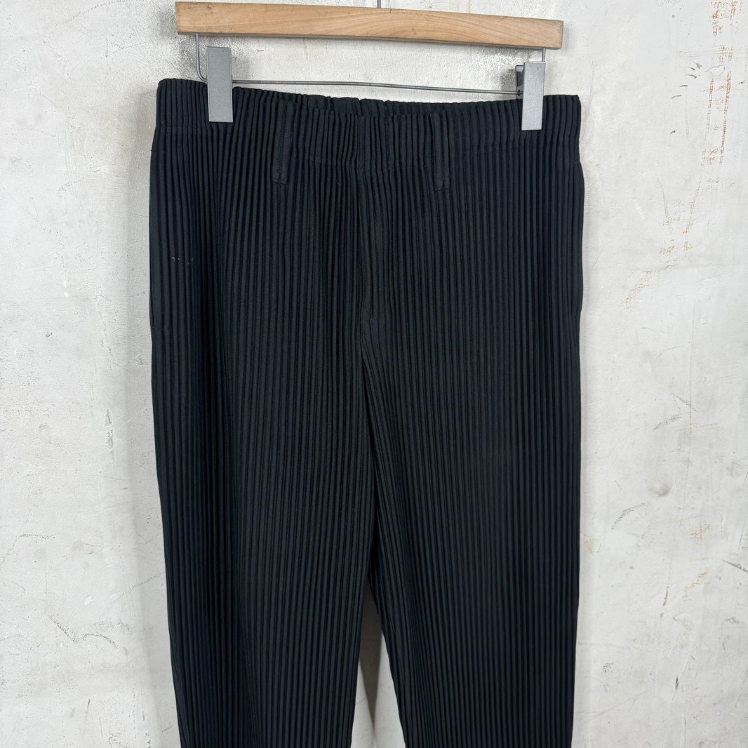 Issey Miyake Slim Straight Pleates Pants