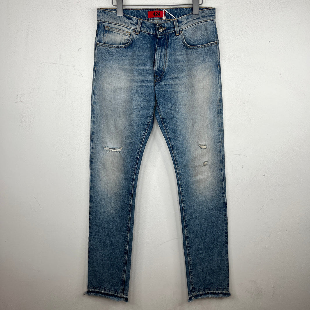 424 Distressed Light Wash Denim Jeans
