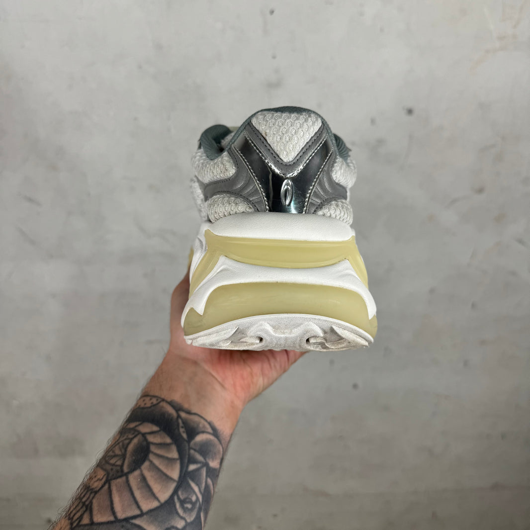 Type Various White Zero Runners