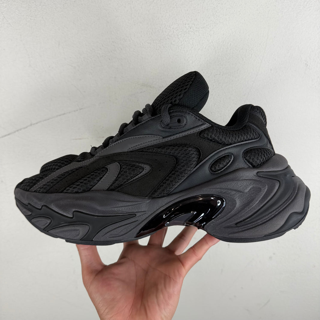 Type Various Black Zero Sneakers