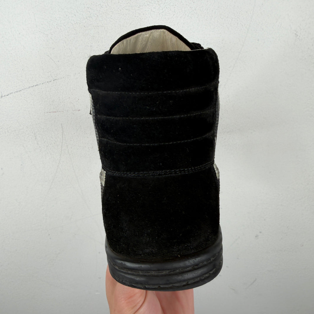 Chanel Zipper Star Sneakers