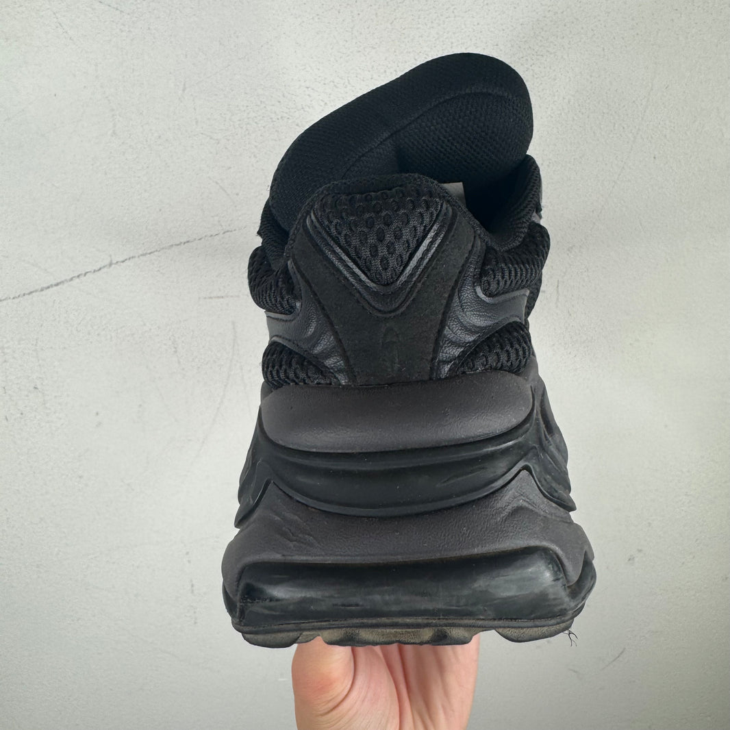 Type Various Black Zero Sneakers