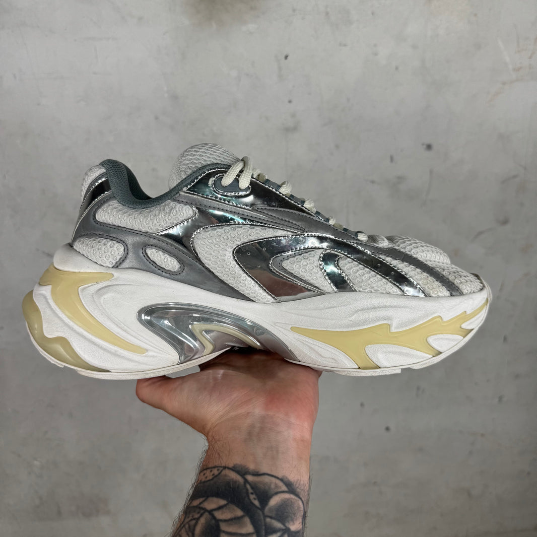 Type Various White Zero Runners
