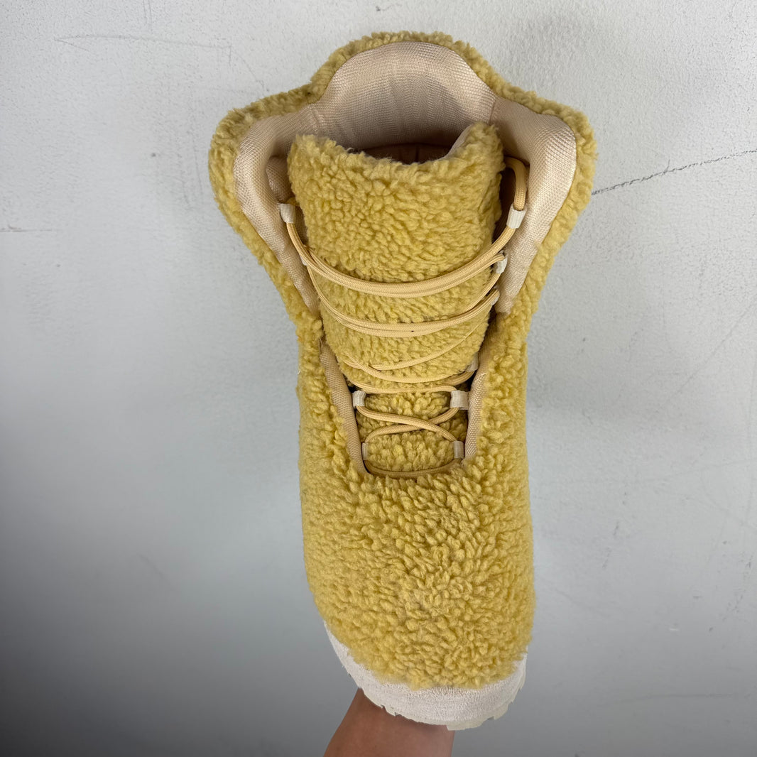 PDFCHANNEL Yellow Venus Fur Boots