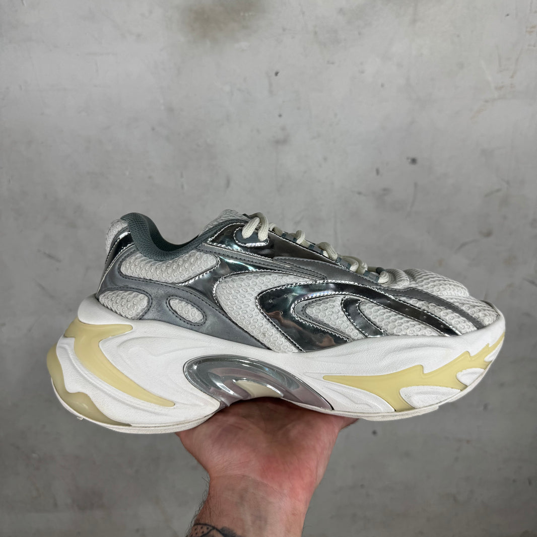 Type Various White Zero Runners