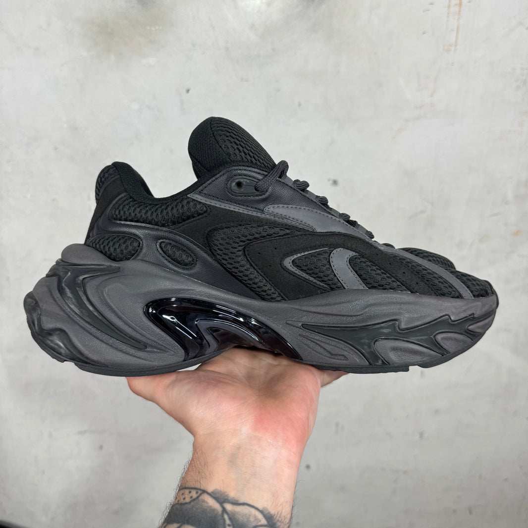 Type Various Black Zero Sneakers