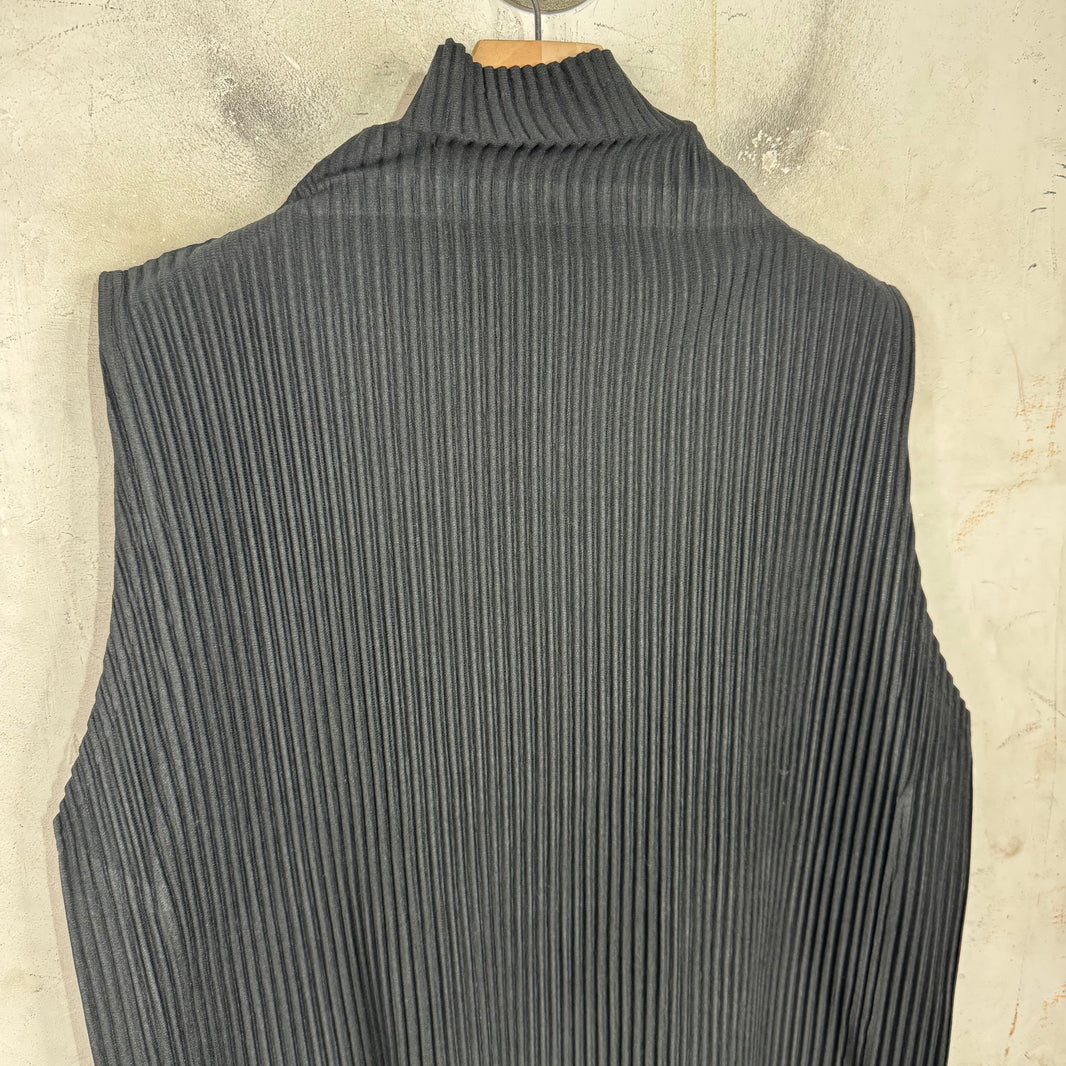Issey Miyake Mock Neck Pleates Sleeveless Shirt