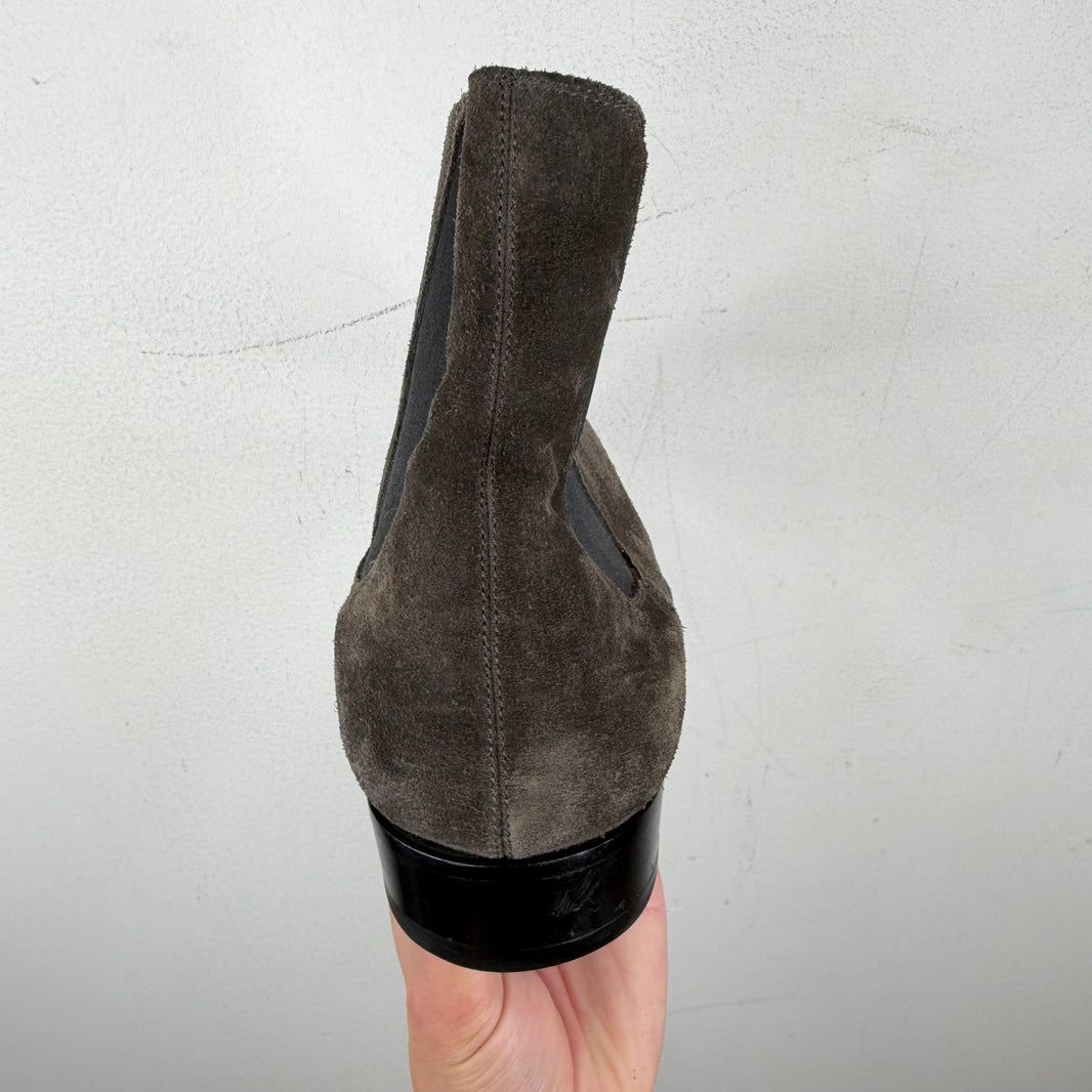 Saint Laurent Chelsea Wyatt Suede Boots