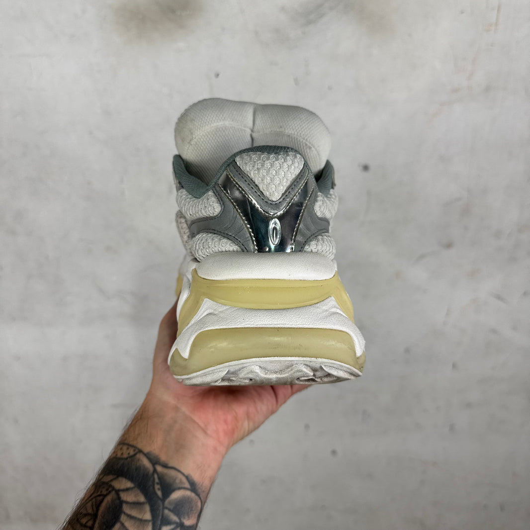 Type Various Zero White/Silver Sneaker