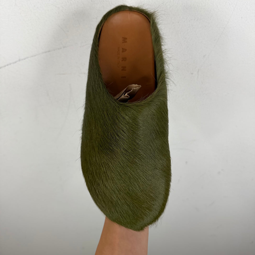 Marni Olive Fussbett Slides