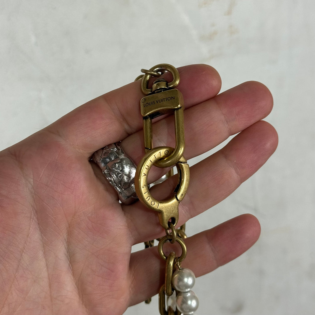 Louis Vuitton Lovers Pearl Wallet Chain