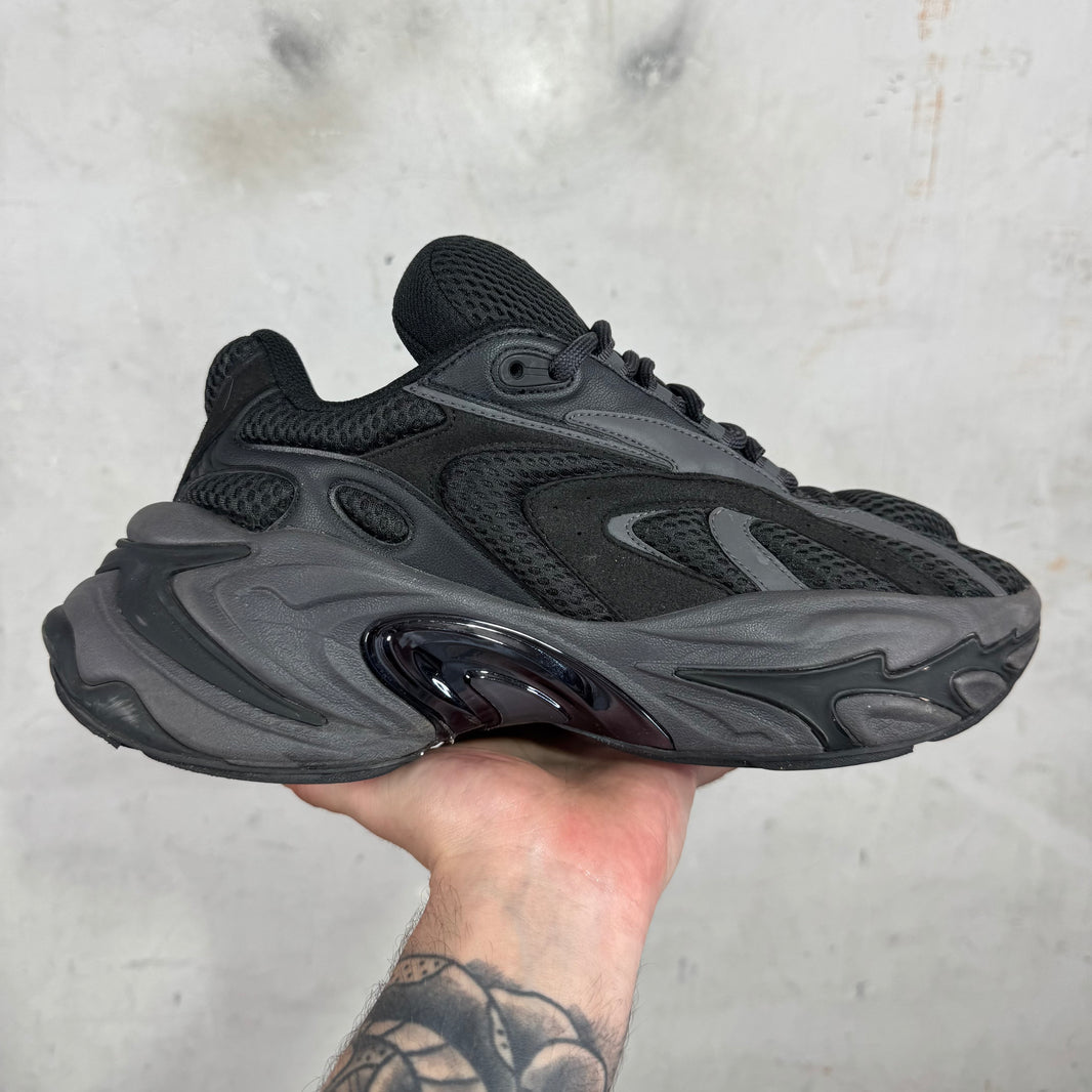 Type Various Black Zero Sneakers