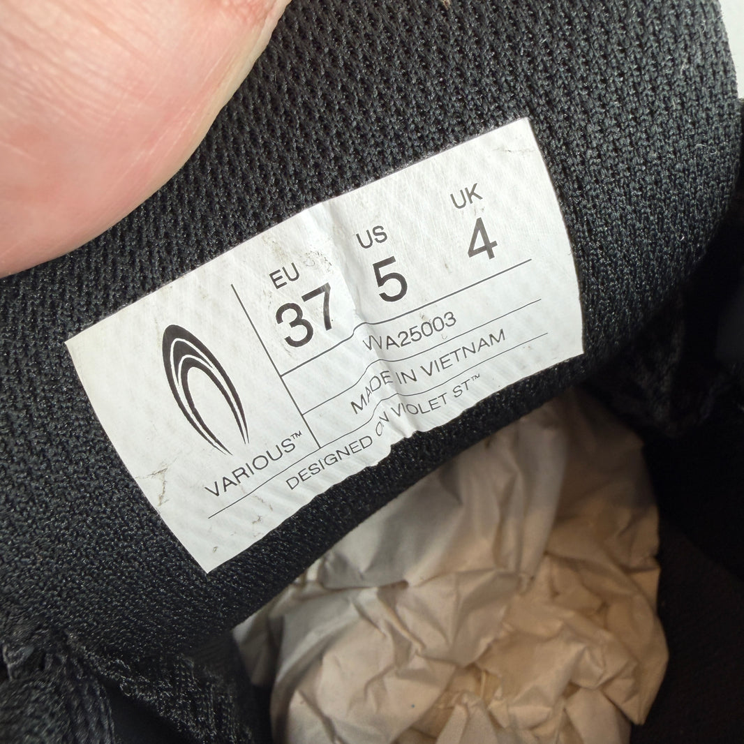 Type Various Black Zero Sneakers