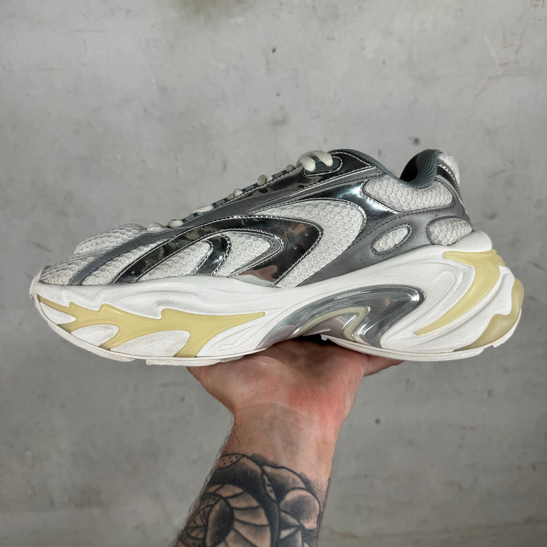 Type Various White Zero Runners