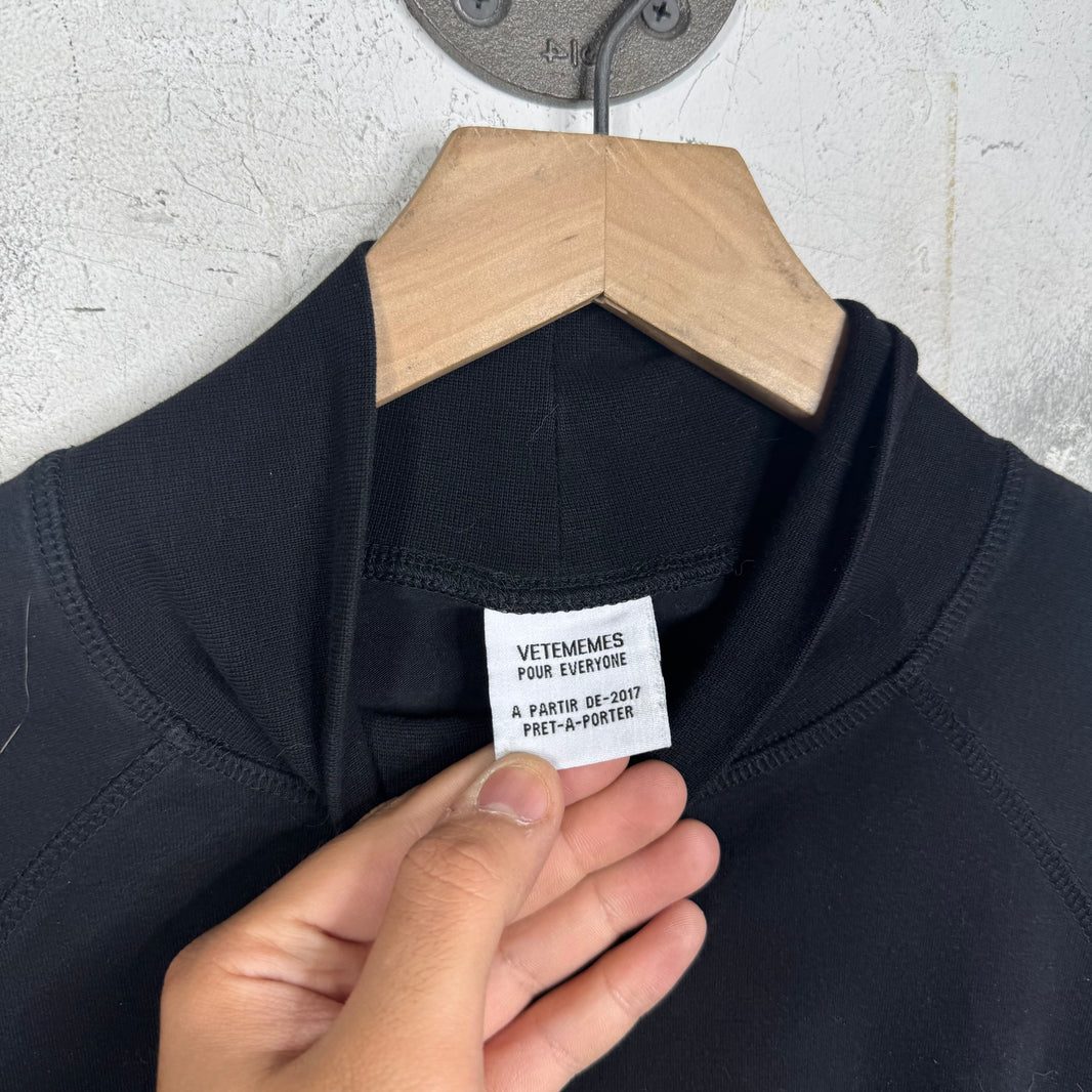 Vetememes Cut Here Mock-neck Shirt