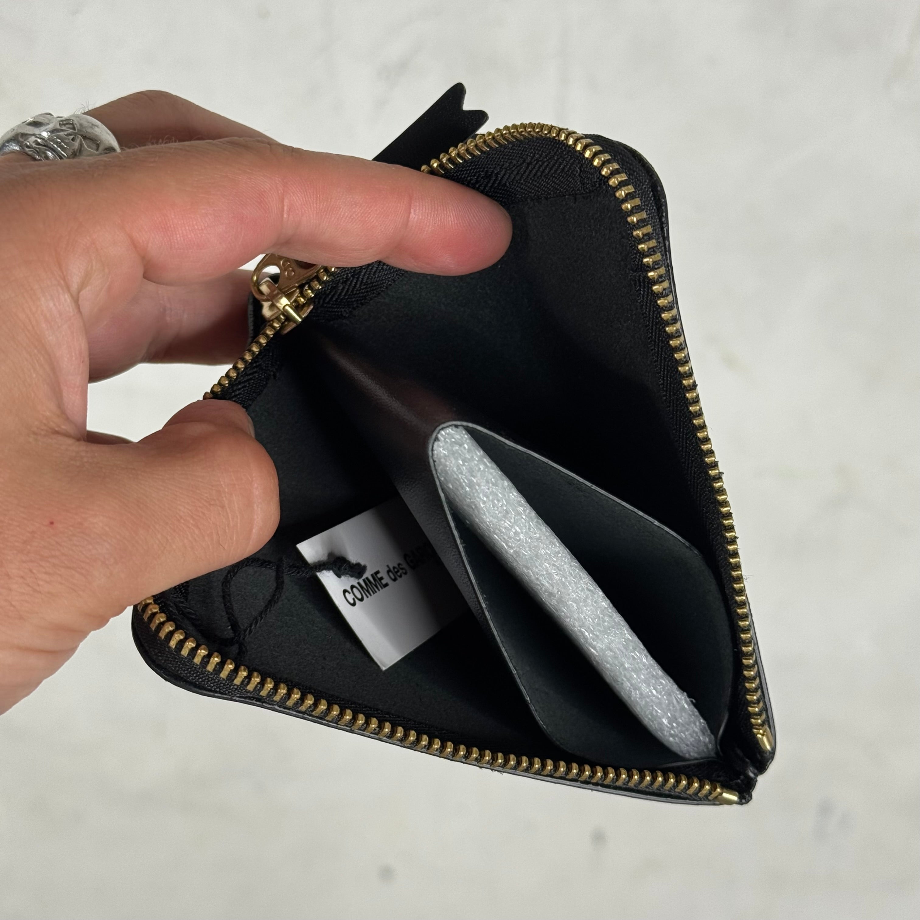 CDG Black Leather Zip Wallet – www.Lukes.store