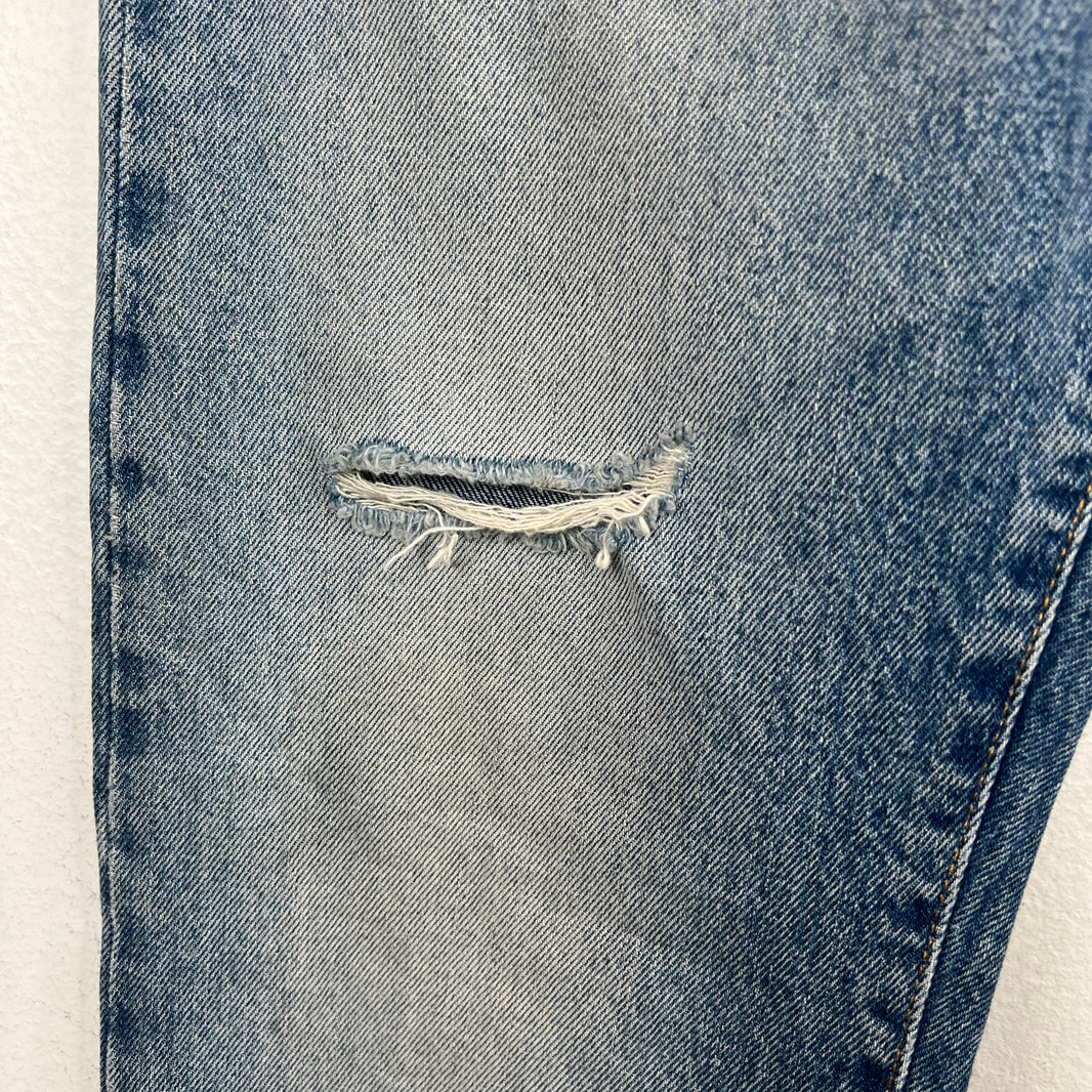 424 Distressed Light Wash Denim Jeans