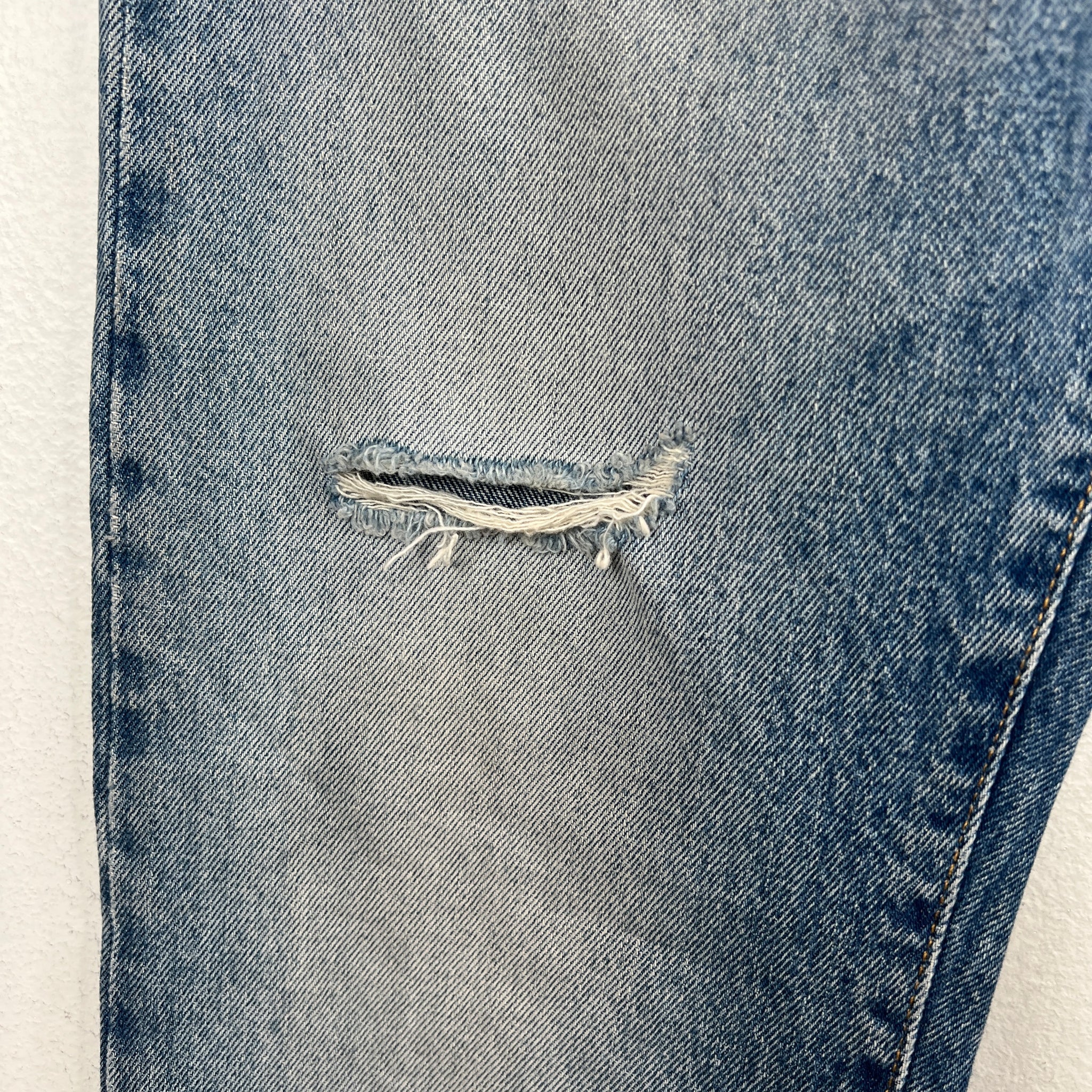 424 Distressed Light Wash Denim Jeans