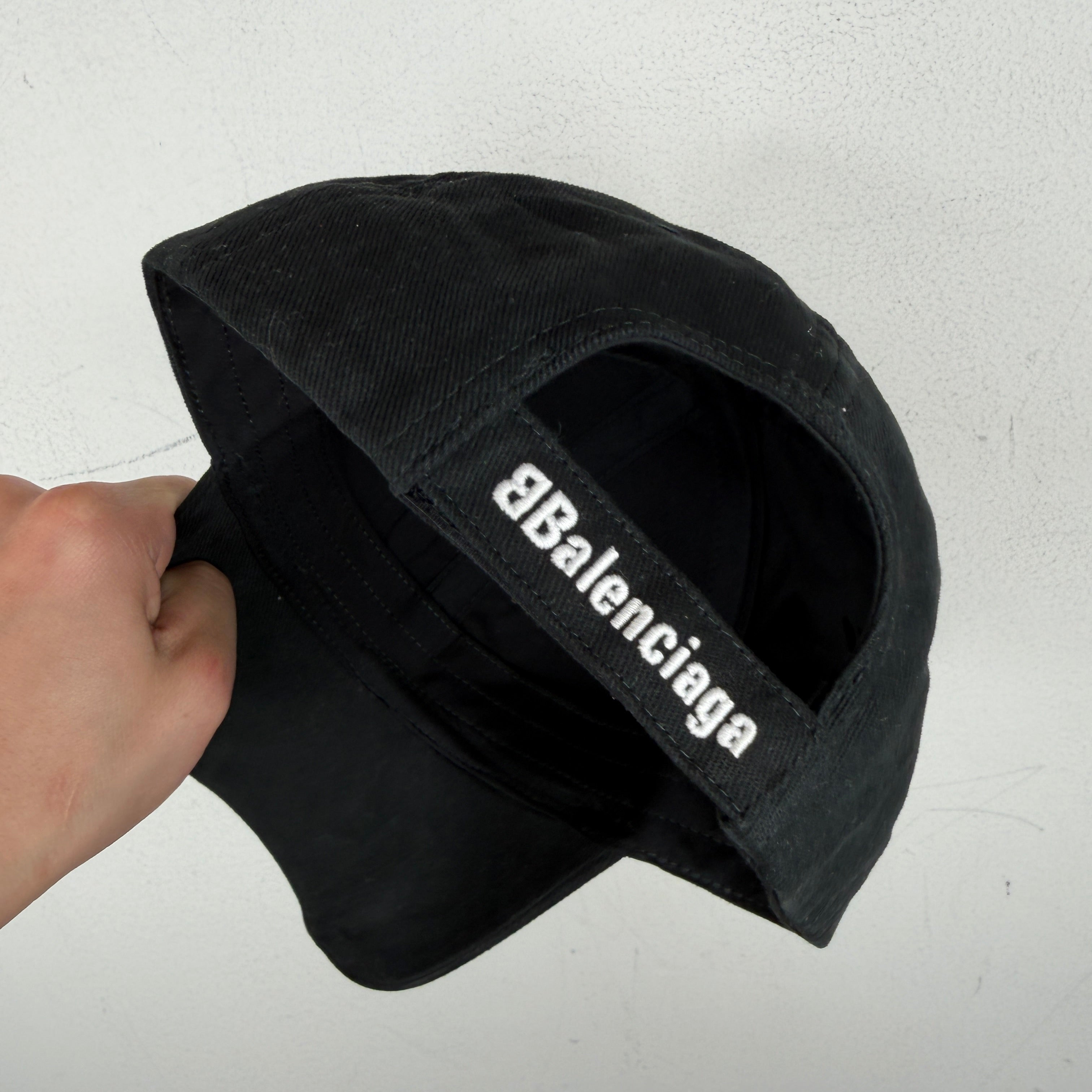 Balenciaga Tokyo Black Lion Crest Hat – www.Lukes.store