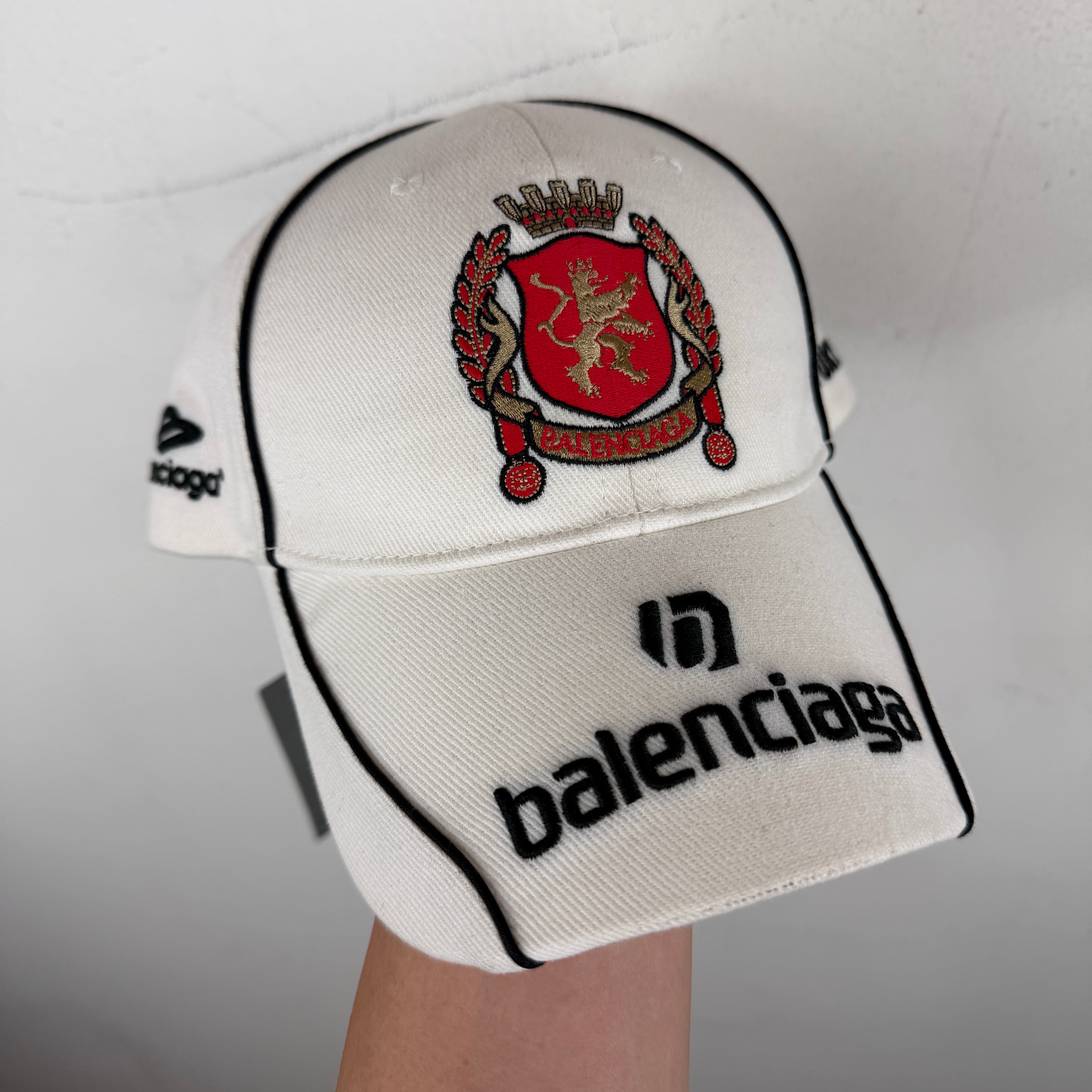 Balenciaga Tokyo White Lion Crest Hat – www.Lukes.store