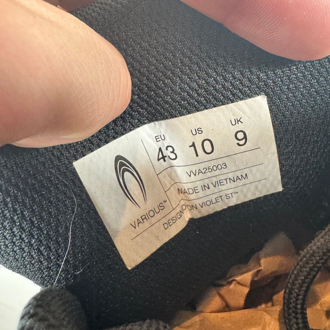 Type Various Black Zero Sneakers