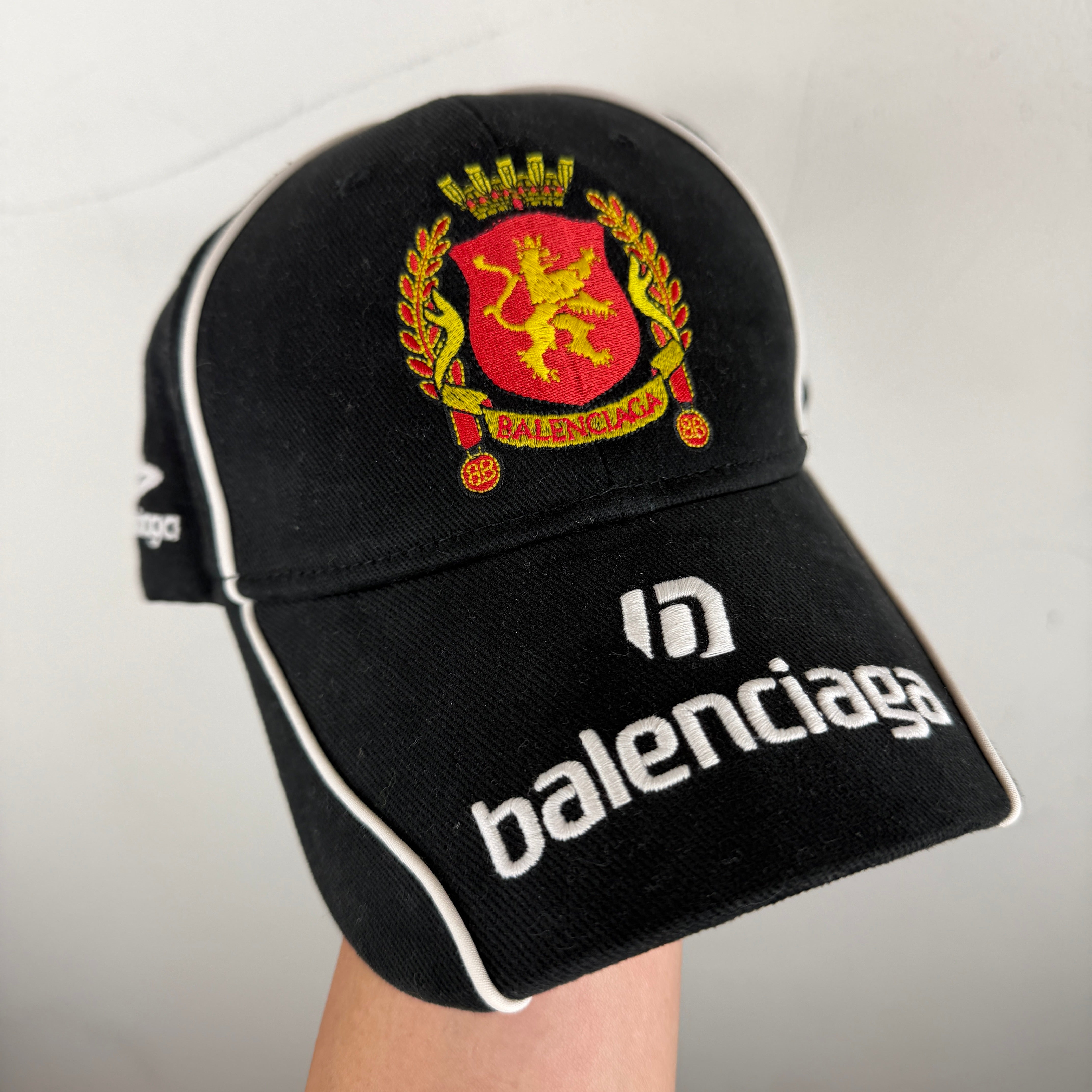 Balenciaga Tokyo Black Lion Crest Hat – www.Lukes.store